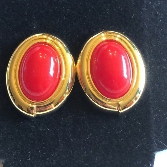 Monet Gold Tone & Red Oval Dome Retro Vintage Pierced Earrings - Picture 1 of 6